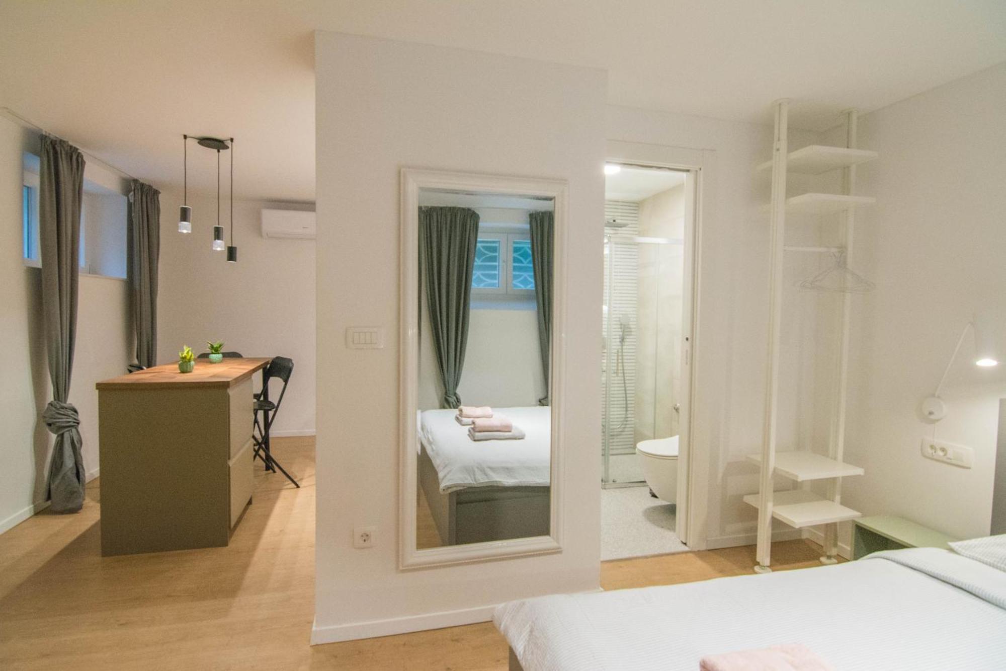 Romiru Rooms And Studio Apartment سبليت المظهر الخارجي الصورة
