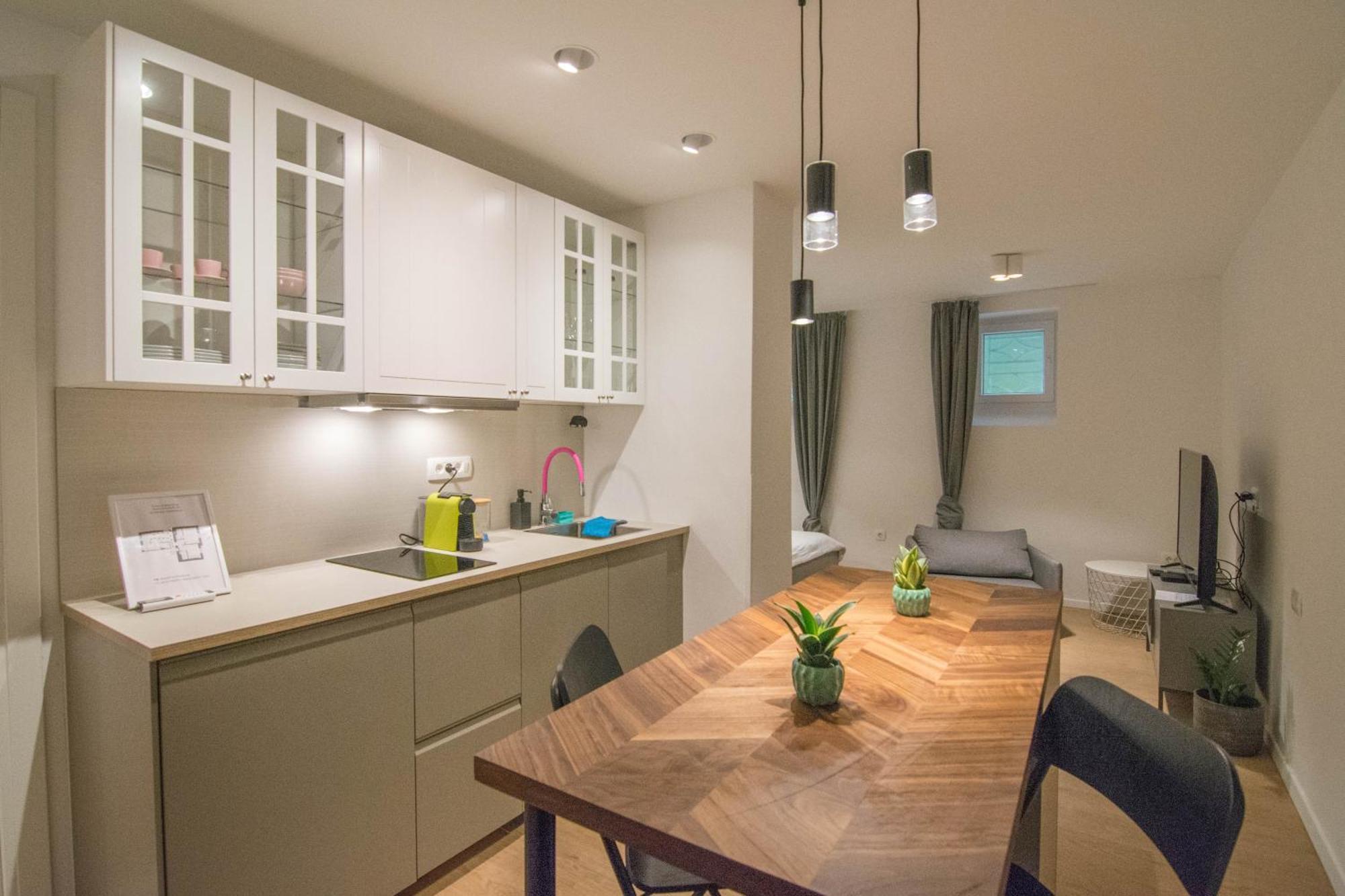 Romiru Rooms And Studio Apartment سبليت المظهر الخارجي الصورة